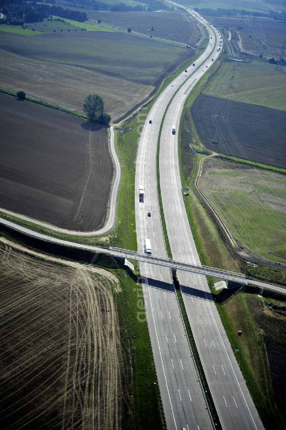 Eisenach from above - Blick auf den Verlauf des Projekt Nordverlegung / Umfahrung Hörselberge der Autobahn E40 / A4 in Thüringen bei Eisenach. Durchgeführt werden die im Zuge dieses Projektes notwendigen Arbeiten unter an derem von den Mitarbeitern der Niederlassung Weimar der EUROVIA Verkehrsbau Union sowie der Niederlassungen Abbruch und Erdbau, Betonstraßenbau, Ingenieurbau und TECO Schallschutz der EUROVIA Beton sowie der DEGES.