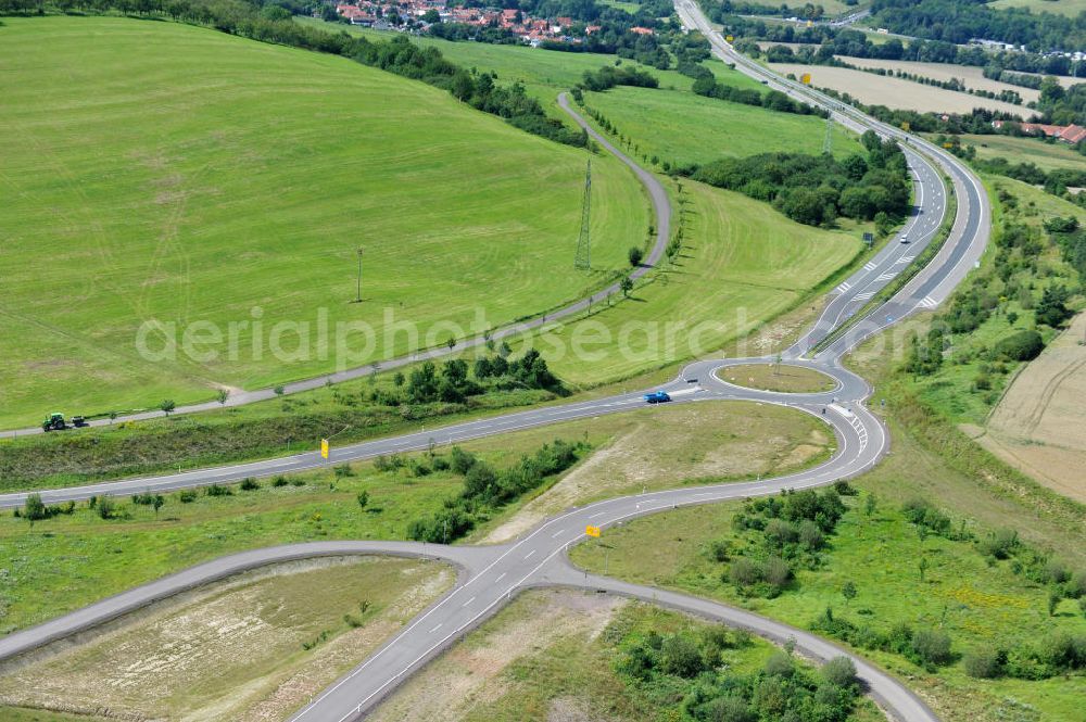 Wutha-Farnroda from above - Neubau / Baustelle Anschluss der Bundesstraße 88 an die B 19 im Zuge des Projekt Nordverlegung / Umfahrung Hörselberge der Autobahn E40 / A4 in Thüringen bei Eisenach. Durchgeführt wurden die notwendigen Arbeiten unter an derem von den Mitarbeitern der Niederlassung Weimar der EUROVIA Verkehrsbau Union sowie der Niederlassungen Abbruch und Erdbau, Betonstraßenbau, Ingenieurbau und TECO Schallschutz der EUROVIA Beton sowie der DEGES. Construction site / road works near by Wutha-Farnroda in Thuringia.