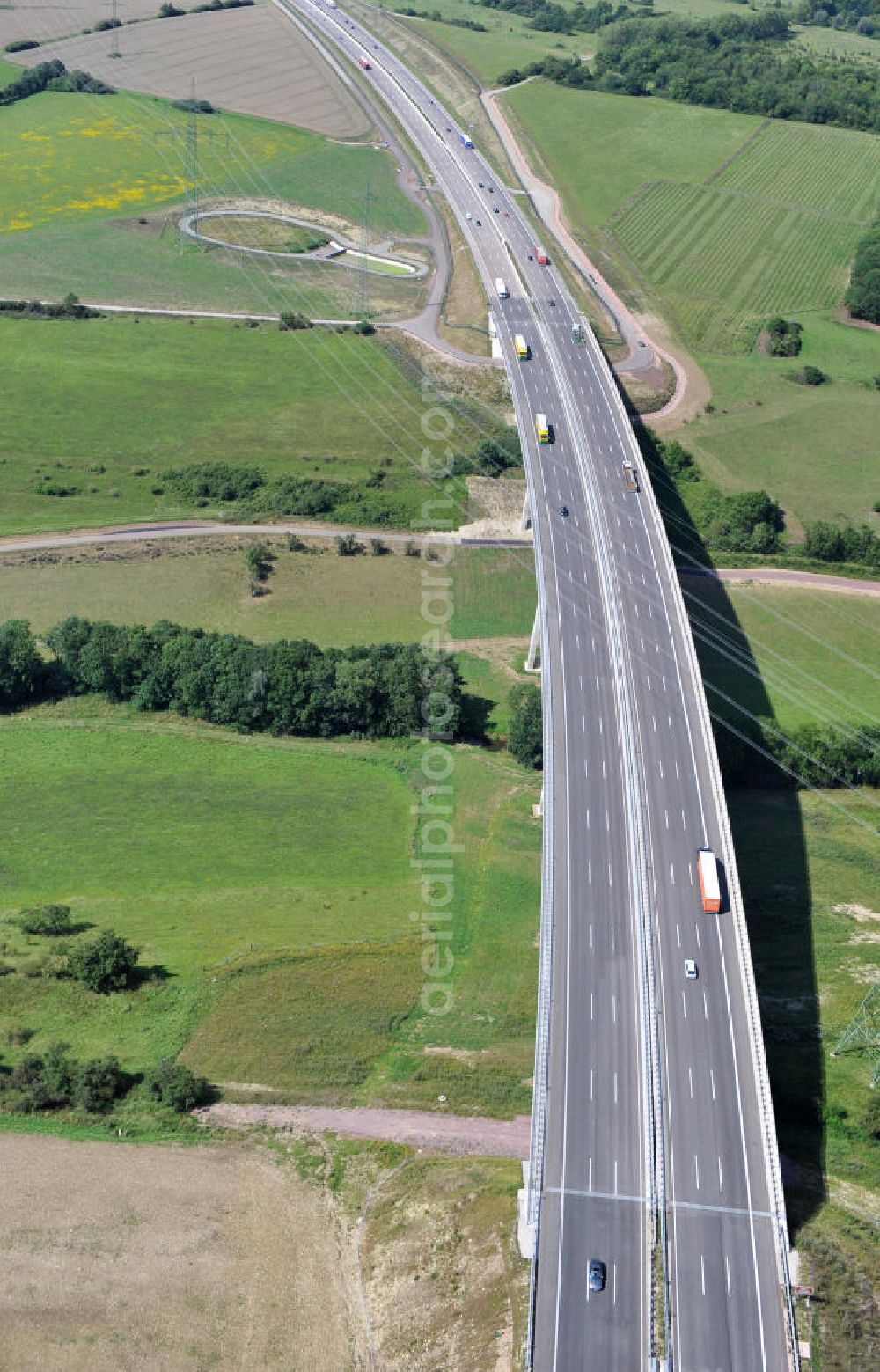 Aerial image Ettenhausen - Die Nessetalbrücke mit einer Länge von 380 Meter. Die Brücke wurde im Zuge des Projekt Nordverlegung / Umfahrung Hörselberge der Autobahn E40 / A4 in Thüringen bei Eisenach erbaut. Durchgeführt wurden die notwendigen Arbeiten unter an derem von den Mitarbeitern der Niederlassung Weimar der EUROVIA Verkehrsbau Union sowie der Niederlassungen Abbruch und Erdbau, Betonstraßenbau, Ingenieurbau und TECO Schallschutz der EUROVIA Beton sowie der DEGES. The bridge was built during the construction of the new bypass system.