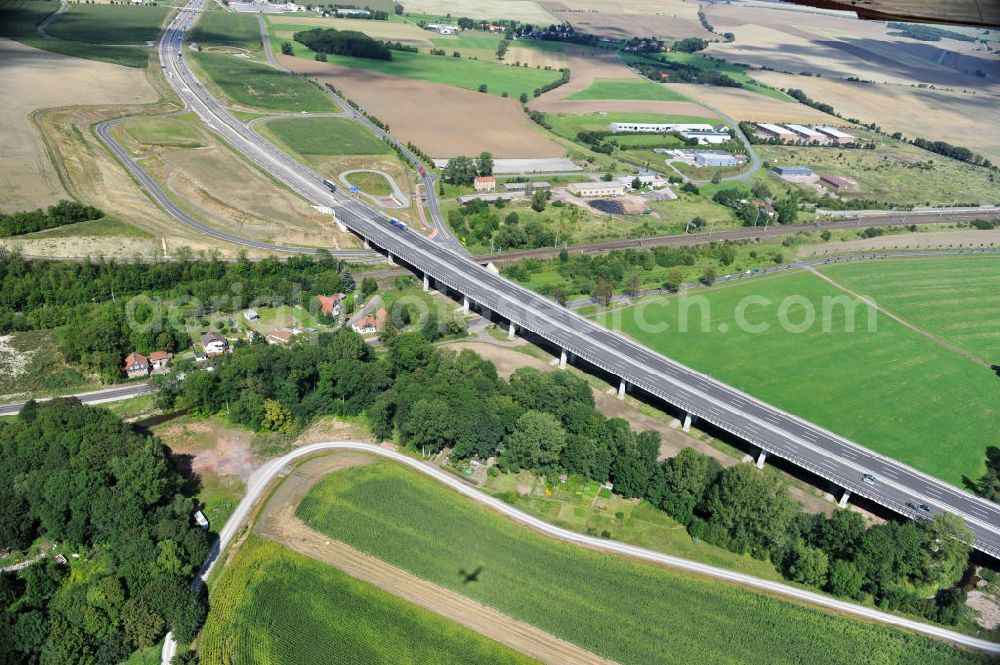 Aerial photograph Sättelstädt - Die Hörseltalbrücke mit einer Länge von 195 Meter. Die Brücke wurde im Zuge des Projekt Nordverlegung / Umfahrung Hörselberge der Autobahn E40 / A4 in Thüringen bei Eisenach erbaut. Durchgeführt wurden die notwendigen Arbeiten unter an derem von den Mitarbeitern der Niederlassung Weimar der EUROVIA Verkehrsbau Union sowie der Niederlassungen Abbruch und Erdbau, Betonstraßenbau, Ingenieurbau und TECO Schallschutz der EUROVIA Beton sowie der DEGES. The bridge was built during the construction of the new bypass system.