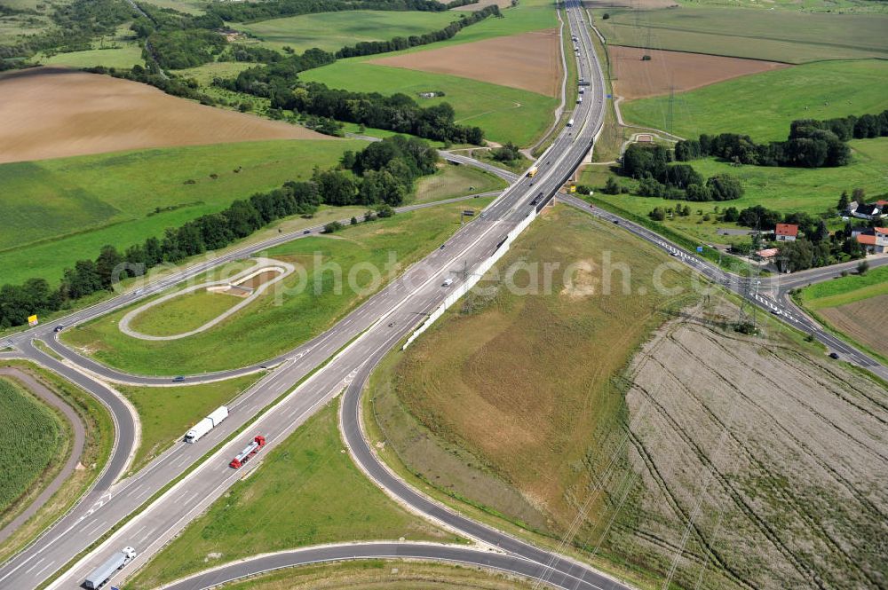 Aerial image Großenlupnitz - Die Böbertalbrücke mit einer Länge von 370 Meter. Die Brücke wurde im Zuge des Projekt Nordverlegung / Umfahrung Hörselberge der Autobahn E40 / A4 in Thüringen bei Eisenach erbaut. Durchgeführt wurden die notwendigen Arbeiten unter an derem von den Mitarbeitern der Niederlassung Weimar der EUROVIA Verkehrsbau Union sowie der Niederlassungen Abbruch und Erdbau, Betonstraßenbau, Ingenieurbau und TECO Schallschutz der EUROVIA Beton sowie der DEGES. The bridge was built during the construction of the new bypass system.