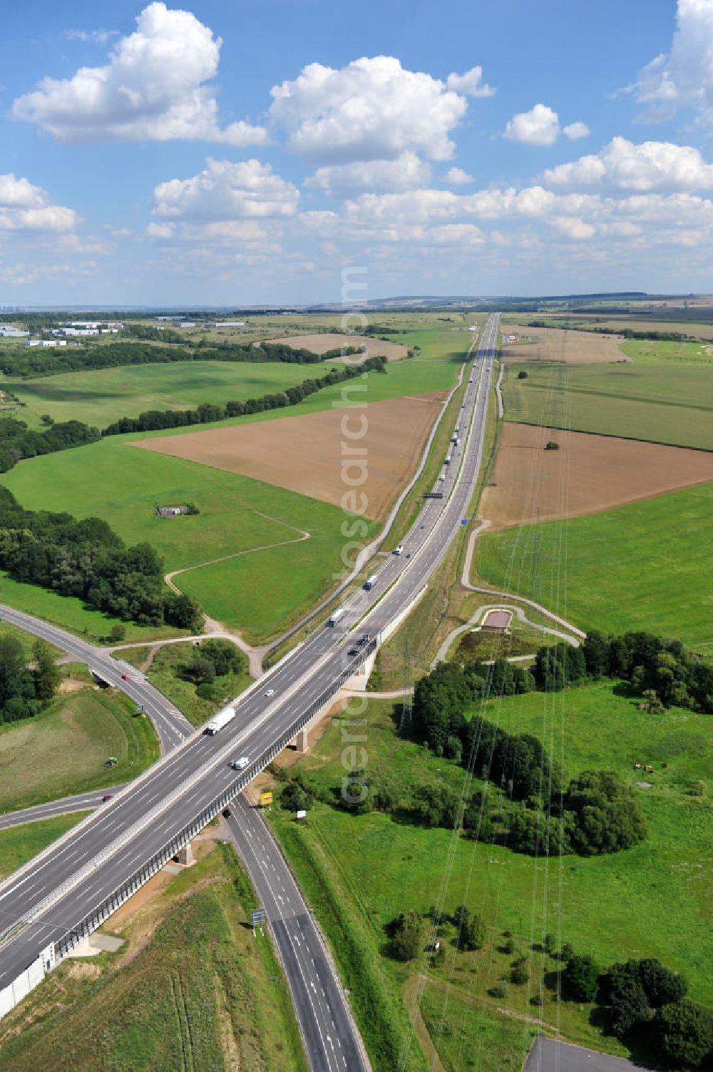 Aerial photograph Großenlupnitz - Die Böbertalbrücke mit einer Länge von 370 Meter. Die Brücke wurde im Zuge des Projekt Nordverlegung / Umfahrung Hörselberge der Autobahn E40 / A4 in Thüringen bei Eisenach erbaut. Durchgeführt wurden die notwendigen Arbeiten unter an derem von den Mitarbeitern der Niederlassung Weimar der EUROVIA Verkehrsbau Union sowie der Niederlassungen Abbruch und Erdbau, Betonstraßenbau, Ingenieurbau und TECO Schallschutz der EUROVIA Beton sowie der DEGES. The bridge was built during the construction of the new bypass system.