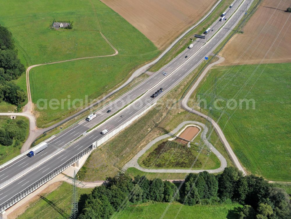 Großenlupnitz from above - Die Böbertalbrücke mit einer Länge von 370 Meter. Die Brücke wurde im Zuge des Projekt Nordverlegung / Umfahrung Hörselberge der Autobahn E40 / A4 in Thüringen bei Eisenach erbaut. Durchgeführt wurden die notwendigen Arbeiten unter an derem von den Mitarbeitern der Niederlassung Weimar der EUROVIA Verkehrsbau Union sowie der Niederlassungen Abbruch und Erdbau, Betonstraßenbau, Ingenieurbau und TECO Schallschutz der EUROVIA Beton sowie der DEGES. The bridge was built during the construction of the new bypass system.