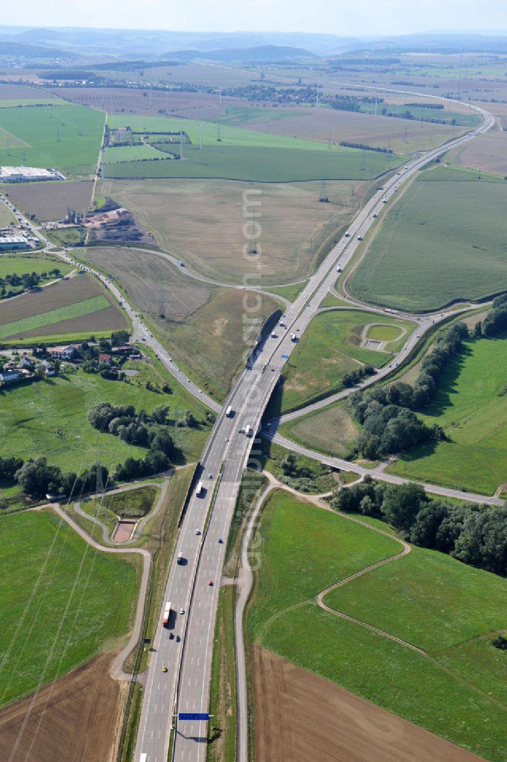 Großenlupnitz from the bird's eye view: Die Böbertalbrücke mit einer Länge von 370 Meter. Die Brücke wurde im Zuge des Projekt Nordverlegung / Umfahrung Hörselberge der Autobahn E40 / A4 in Thüringen bei Eisenach erbaut. Durchgeführt wurden die notwendigen Arbeiten unter an derem von den Mitarbeitern der Niederlassung Weimar der EUROVIA Verkehrsbau Union sowie der Niederlassungen Abbruch und Erdbau, Betonstraßenbau, Ingenieurbau und TECO Schallschutz der EUROVIA Beton sowie der DEGES. The bridge was built during the construction of the new bypass system.