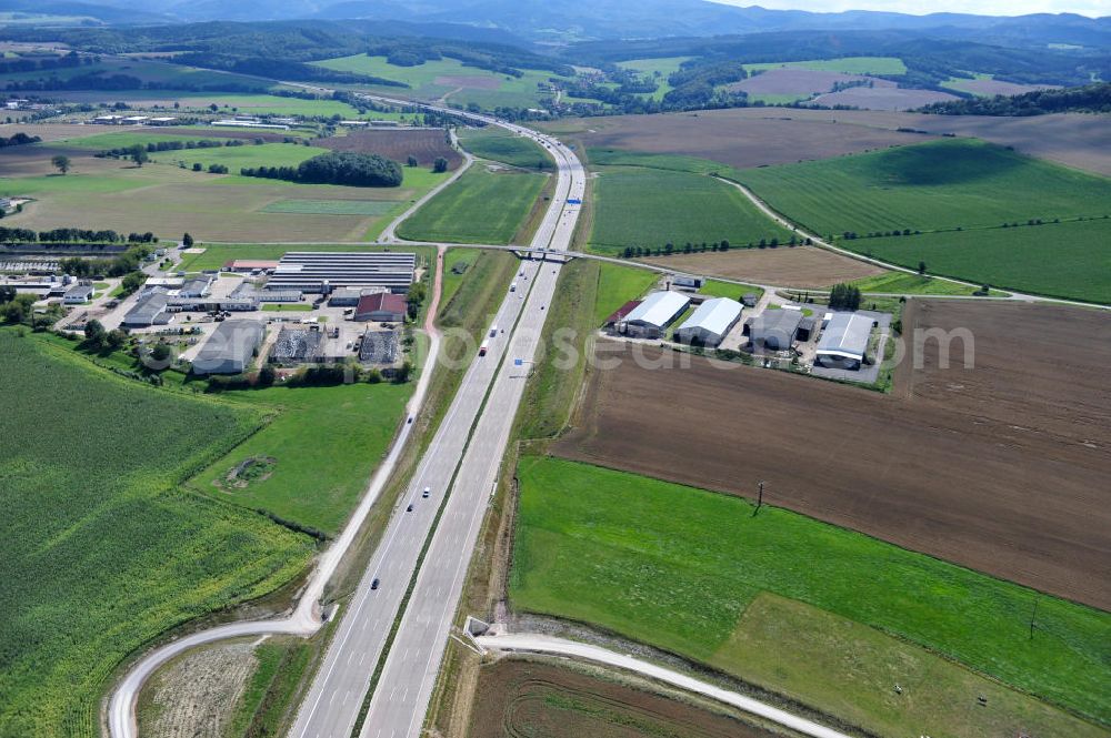 Aerial image Hastrungsfeld - Neuer A4 Autobahnabschnitt, erbaut im Zuge des Projekt Nordverlegung / Umfahrung Hörselberge der Autobahn E40 / A4 in Thüringen bei Eisenach. Durchgeführt wurden die notwendigen Arbeiten unter an derem von den Mitarbeitern der Niederlassung Weimar der EUROVIA Verkehrsbau Union sowie der Niederlassungen Abbruch und Erdbau, Betonstraßenbau, Ingenieurbau und TECO Schallschutz der EUROVIA Beton sowie der DEGES. Construction of new bypass system.