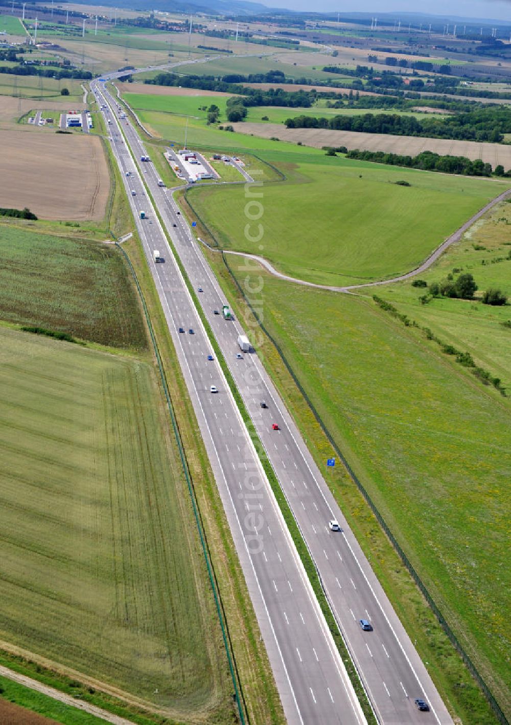 Wenigenlupnitz from above - Neuer A4 Autobahnabschnitt, erbaut im Zuge des Projekt Nordverlegung / Umfahrung Hörselberge der Autobahn E40 / A4 in Thüringen bei Eisenach. Durchgeführt wurden die notwendigen Arbeiten unter an derem von den Mitarbeitern der Niederlassung Weimar der EUROVIA Verkehrsbau Union sowie der Niederlassungen Abbruch und Erdbau, Betonstraßenbau, Ingenieurbau und TECO Schallschutz der EUROVIA Beton sowie der DEGES. Construction of new bypass system.