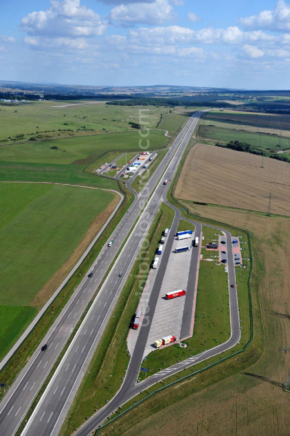 Aerial image Wenigenlupnitz - Südliche (v) und nördliche (h) PWC-Anlage / Parkplatz mit WC / Rastplatz der A4, erbaut im Zuge des Projekt Nordverlegung / Umfahrung Hörselberge der Autobahn E40 / A4 in Thüringen bei Eisenach. Durchgeführt wurden die notwendigen Arbeiten unter an derem von den Mitarbeitern der Niederlassung Weimar der EUROVIA Verkehrsbau Union sowie der Niederlassungen Abbruch und Erdbau, Betonstraßenbau, Ingenieurbau und TECO Schallschutz der EUROVIA Beton sowie der DEGES. Construction of new bypass system.