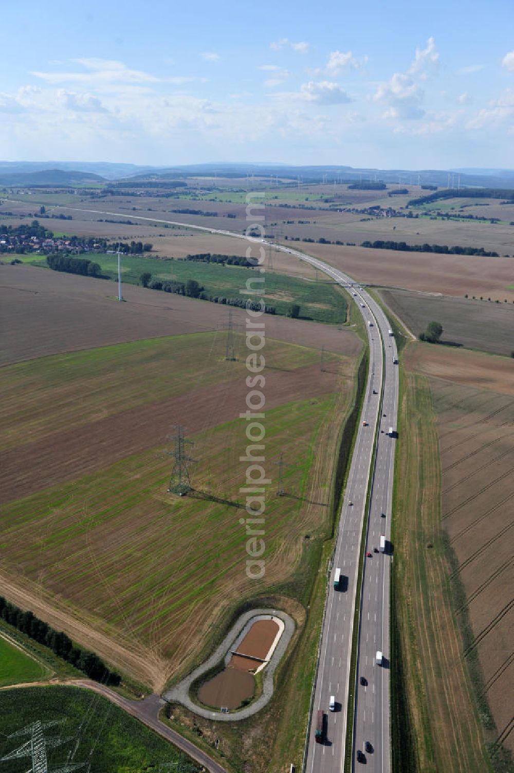 Hötzelsroda from above - Neuer A4 Autobahnabschnitt, erbaut im Zuge des Projekt Nordverlegung / Umfahrung Hörselberge der Autobahn E40 / A4 in Thüringen bei Eisenach. Durchgeführt wurden die notwendigen Arbeiten unter an derem von den Mitarbeitern der Niederlassung Weimar der EUROVIA Verkehrsbau Union sowie der Niederlassungen Abbruch und Erdbau, Betonstraßenbau, Ingenieurbau und TECO Schallschutz der EUROVIA Beton sowie der DEGES. Construction of new bypass system.