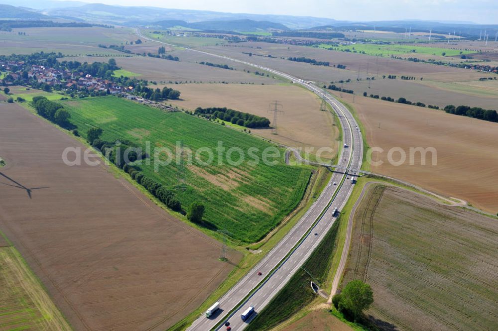 Aerial image Hötzelsroda - Neuer A4 Autobahnabschnitt, erbaut im Zuge des Projekt Nordverlegung / Umfahrung Hörselberge der Autobahn E40 / A4 in Thüringen bei Eisenach. Durchgeführt wurden die notwendigen Arbeiten unter an derem von den Mitarbeitern der Niederlassung Weimar der EUROVIA Verkehrsbau Union sowie der Niederlassungen Abbruch und Erdbau, Betonstraßenbau, Ingenieurbau und TECO Schallschutz der EUROVIA Beton sowie der DEGES. Construction of new bypass system.