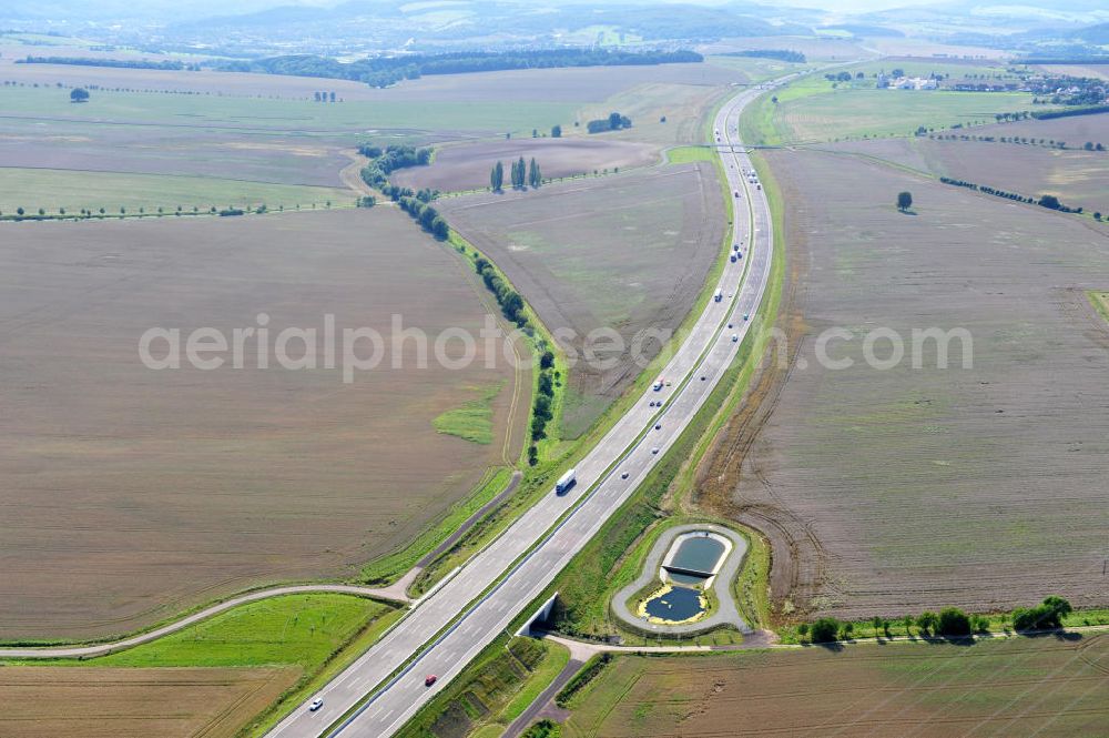 Hötzelsroda from the bird's eye view: Neuer A4 Autobahnabschnitt, erbaut im Zuge des Projekt Nordverlegung / Umfahrung Hörselberge der Autobahn E40 / A4 in Thüringen bei Eisenach. Durchgeführt wurden die notwendigen Arbeiten unter an derem von den Mitarbeitern der Niederlassung Weimar der EUROVIA Verkehrsbau Union sowie der Niederlassungen Abbruch und Erdbau, Betonstraßenbau, Ingenieurbau und TECO Schallschutz der EUROVIA Beton sowie der DEGES. Construction of new bypass system.