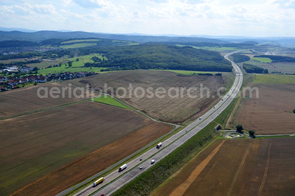 Madelungen from above - Neuer A4 Autobahnabschnitt, erbaut im Zuge des Projekt Nordverlegung / Umfahrung Hörselberge der Autobahn E40 / A4 in Thüringen bei Eisenach. Durchgeführt wurden die notwendigen Arbeiten unter an derem von den Mitarbeitern der Niederlassung Weimar der EUROVIA Verkehrsbau Union sowie der Niederlassungen Abbruch und Erdbau, Betonstraßenbau, Ingenieurbau und TECO Schallschutz der EUROVIA Beton sowie der DEGES. Construction of new bypass system.