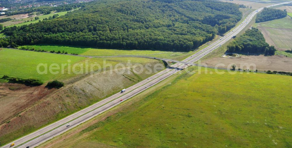 Aerial photograph Madelungen - Neuer A4 Autobahnabschnitt, erbaut im Zuge des Projekt Nordverlegung / Umfahrung Hörselberge der Autobahn E40 / A4 in Thüringen bei Eisenach. Durchgeführt wurden die notwendigen Arbeiten unter an derem von den Mitarbeitern der Niederlassung Weimar der EUROVIA Verkehrsbau Union sowie der Niederlassungen Abbruch und Erdbau, Betonstraßenbau, Ingenieurbau und TECO Schallschutz der EUROVIA Beton sowie der DEGES. Construction of new bypass system.