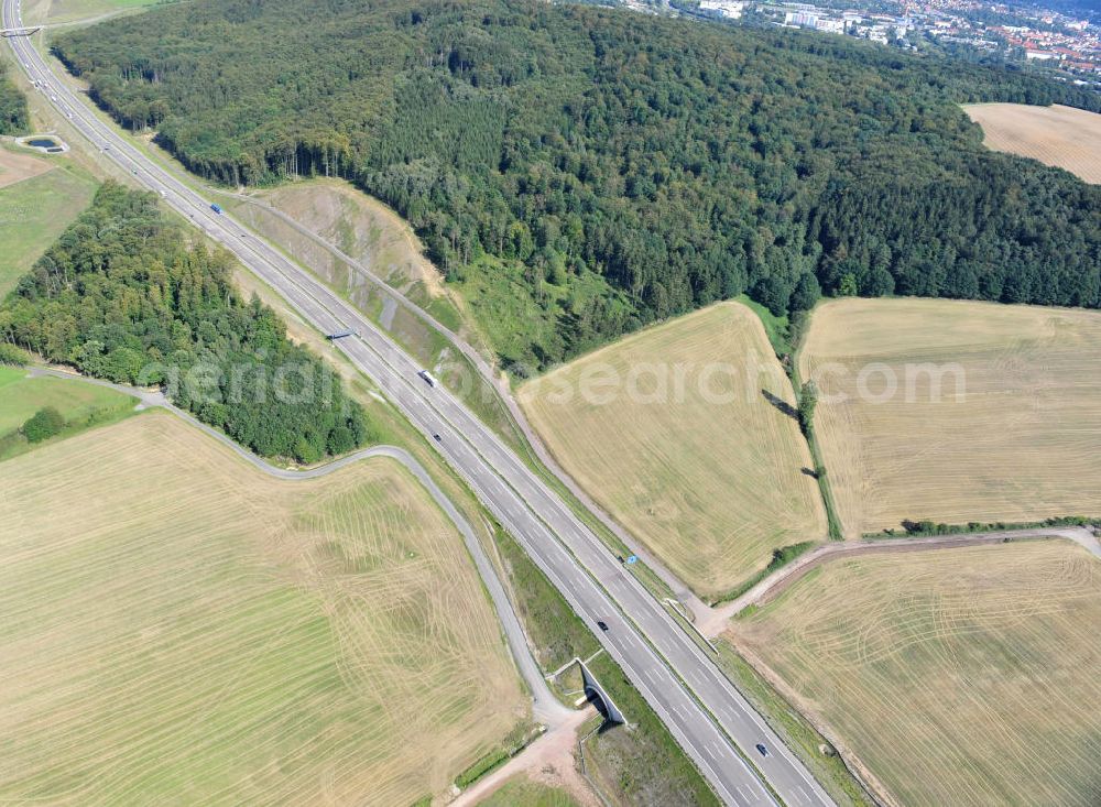 Aerial photograph Eisenach - Neuer A4 Autobahnabschnitt, erbaut im Zuge des Projekt Nordverlegung / Umfahrung Hörselberge der Autobahn E40 / A4 in Thüringen bei Eisenach. Durchgeführt wurden die notwendigen Arbeiten unter an derem von den Mitarbeitern der Niederlassung Weimar der EUROVIA Verkehrsbau Union sowie der Niederlassungen Abbruch und Erdbau, Betonstraßenbau, Ingenieurbau und TECO Schallschutz der EUROVIA Beton sowie der DEGES. Construction of new bypass system.