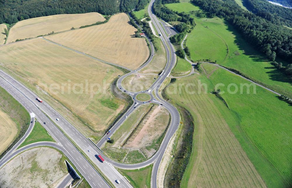 Aerial image Eisenach - Neuer A4 Autobahnabschnitt, erbaut im Zuge des Projekt Nordverlegung / Umfahrung Hörselberge der Autobahn E40 / A4 in Thüringen bei Eisenach. Durchgeführt wurden die notwendigen Arbeiten unter an derem von den Mitarbeitern der Niederlassung Weimar der EUROVIA Verkehrsbau Union sowie der Niederlassungen Abbruch und Erdbau, Betonstraßenbau, Ingenieurbau und TECO Schallschutz der EUROVIA Beton sowie der DEGES. Construction of new bypass system.