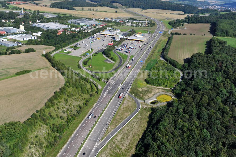 Eisenach from above - Neuer A4 Autobahnabschnitt, erbaut im Zuge des Projekt Nordverlegung / Umfahrung Hörselberge der Autobahn E40 / A4 in Thüringen bei Eisenach. Durchgeführt wurden die notwendigen Arbeiten unter an derem von den Mitarbeitern der Niederlassung Weimar der EUROVIA Verkehrsbau Union sowie der Niederlassungen Abbruch und Erdbau, Betonstraßenbau, Ingenieurbau und TECO Schallschutz der EUROVIA Beton sowie der DEGES. Construction of new bypass system.