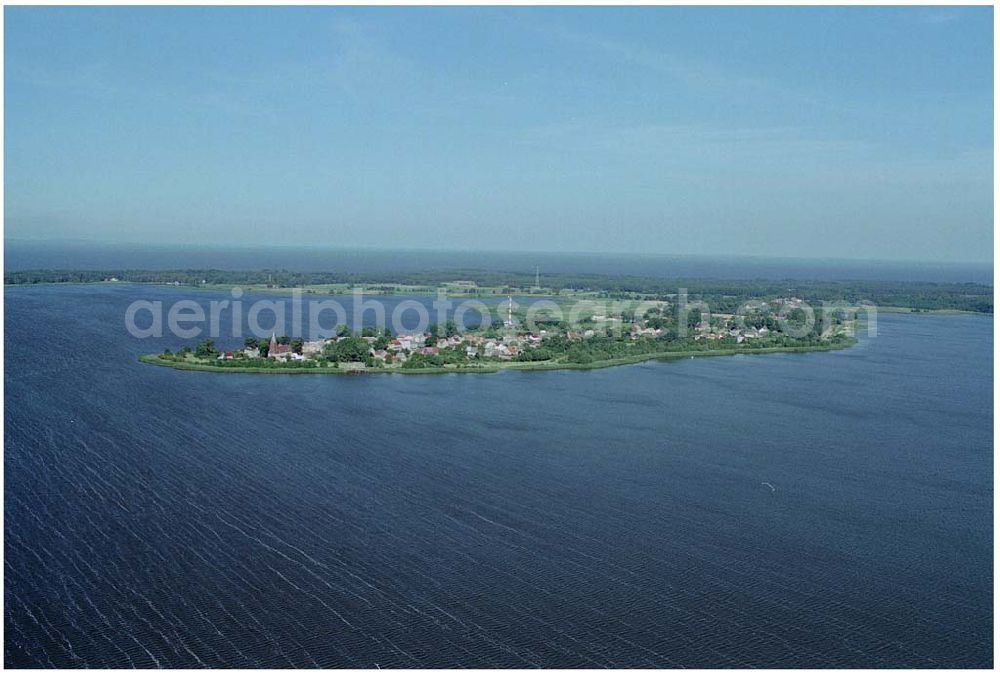 Aerial image Altwarp - 15.08.2004, Altwarp Blick auf den kleinen Hafen in Altwarp. Altwarp umfässt ca. 700 Einwohner und kann mittlerweile auf eine 800 Jahre alte Geschichte zurückblicken, denn schon damals war Altwarp ein Hafen.