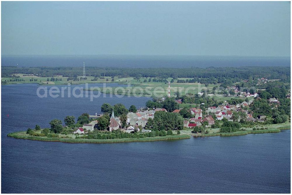 Aerial photograph Altwarp - 15.08.2004, Altwarp Blick auf den kleinen Hafen in Altwarp. Altwarp umfässt ca. 700 Einwohner und kann mittlerweile auf eine 800 Jahre alte Geschichte zurückblicken, denn schon damals war Altwarp ein Hafen.