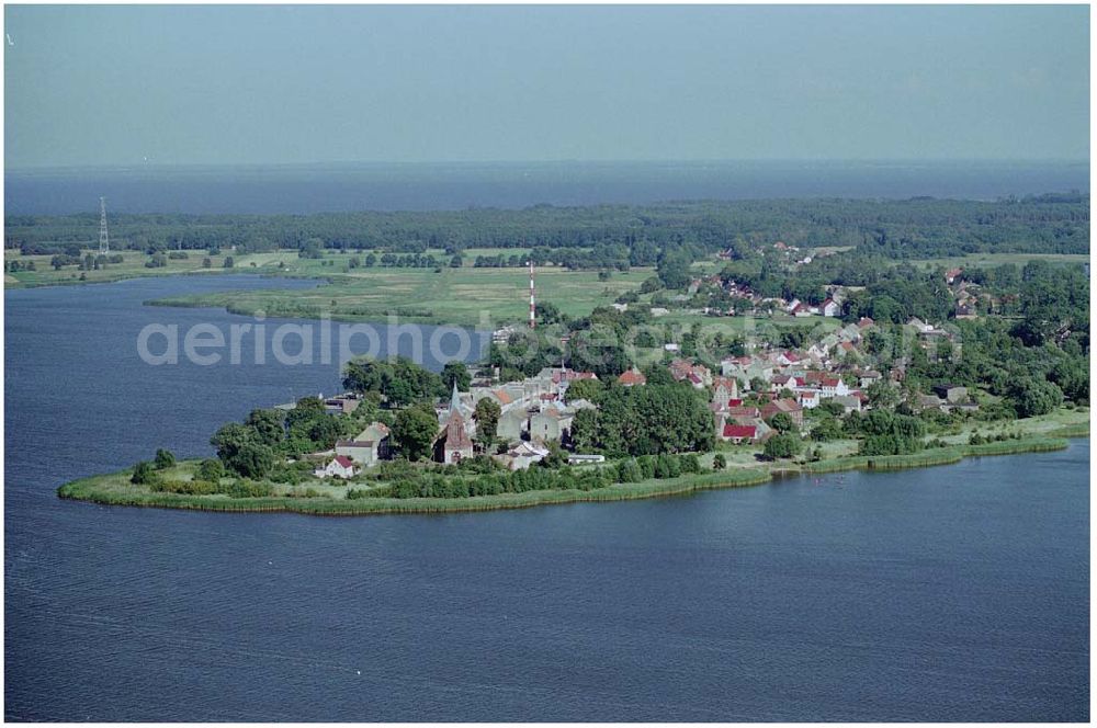 Altwarp from above - 15.08.2004, Altwarp Blick auf den kleinen Hafen in Altwarp. Altwarp umfässt ca. 700 Einwohner und kann mittlerweile auf eine 800 Jahre alte Geschichte zurückblicken, denn schon damals war Altwarp ein Hafen.