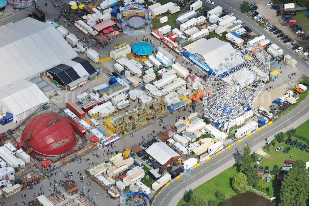 Aerial image 05.09.2010 - Blick auf das Nürnberger Herbstfest am Dutzendteich in Nürnberg. Es findest auch als Nürnberger Frühjahrsfest statt. Das Nürnberger Volksfest, heute eine Mischung aus Rummel und Schaustellerattraktionen - hat seine Wurzeln im Jahr 1826. View of the Nuremberg Autumn Festival on Dutzendteich in Nuremberg. It also hosts a spring festival in Nuremberg. The Nuremberg folk festival, now a mixture of amusement and fairground attractions - has its roots in 1826.