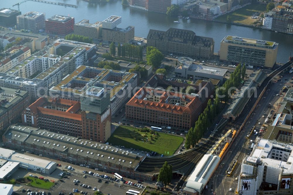 Aerial image Berlin - View at the restored building of the monument protected former Osram respectively Narva company premises Oberbaum City in the district Friedrichshain in Berlin. Here, among many other companies, BASF Services Europe, the German Post Customer Service Center GmbH and Heineken Germany GmbH are located. It is owned by HVB Immobilien AG, which is part of the UniCredit Group