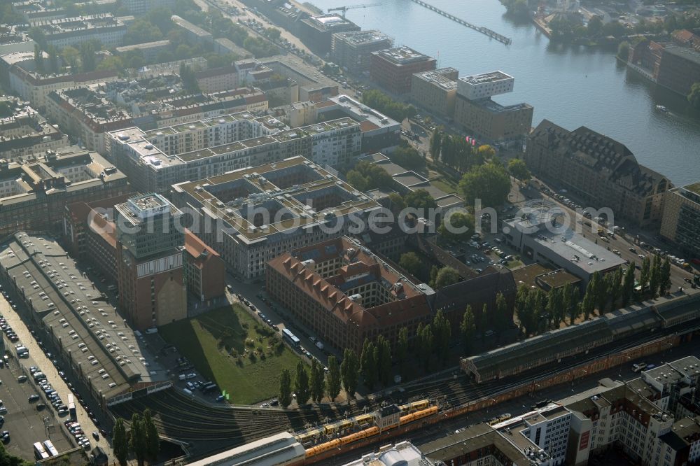 Aerial photograph Berlin - View at the restored building of the monument protected former Osram respectively Narva company premises Oberbaum City in the district Friedrichshain in Berlin. Here, among many other companies, BASF Services Europe, the German Post Customer Service Center GmbH and Heineken Germany GmbH are located. It is owned by HVB Immobilien AG, which is part of the UniCredit Group