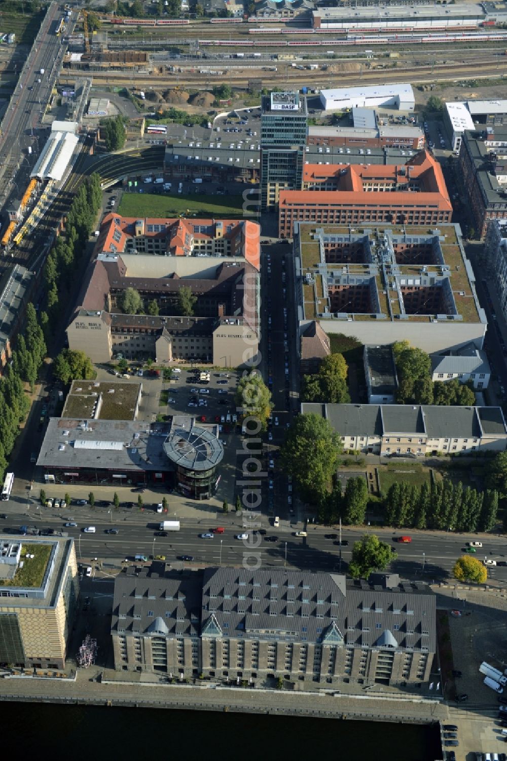 Aerial image Berlin - View at the restored building of the monument protected former Osram respectively Narva company premises Oberbaum City in the district Friedrichshain in Berlin. Here, among many other companies, BASF Services Europe, the German Post Customer Service Center GmbH and Heineken Germany GmbH are located. It is owned by HVB Immobilien AG, which is part of the UniCredit Group