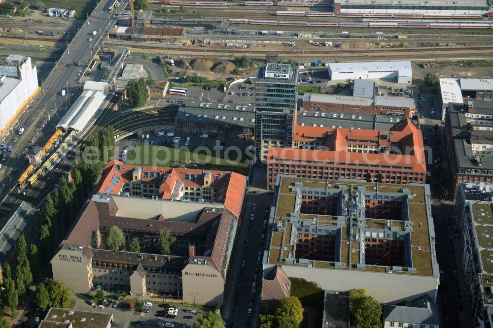 Aerial photograph Berlin - View at the restored building of the monument protected former Osram respectively Narva company premises Oberbaum City in the district Friedrichshain in Berlin. Here, among many other companies, BASF Services Europe, the German Post Customer Service Center GmbH and Heineken Germany GmbH are located. It is owned by HVB Immobilien AG, which is part of the UniCredit Group