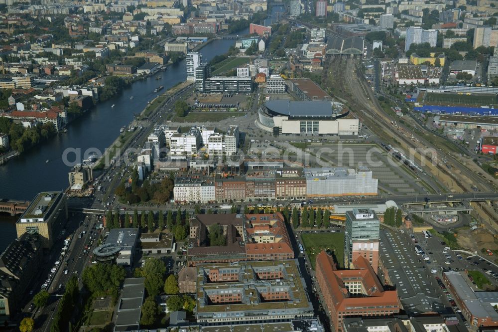 Aerial photograph Berlin - View at the restored building of the monument protected former Osram respectively Narva company premises Oberbaum City in the district Friedrichshain in Berlin. Here, among many other companies, BASF Services Europe, the German Post Customer Service Center GmbH and Heineken Germany GmbH are located. It is owned by HVB Immobilien AG, which is part of the UniCredit Group