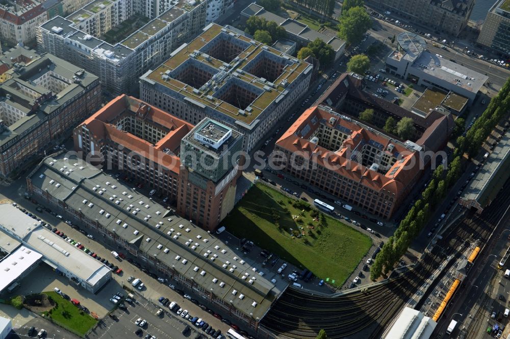 Aerial image Berlin - View at the restored building of the monument protected former Osram respectively Narva company premises Oberbaum City in the district Friedrichshain in Berlin. Here, among many other companies, BASF Services Europe, the German Post Customer Service Center GmbH and Heineken Germany GmbH are located. It is owned by HVB Immobilien AG, which is part of the UniCredit Group