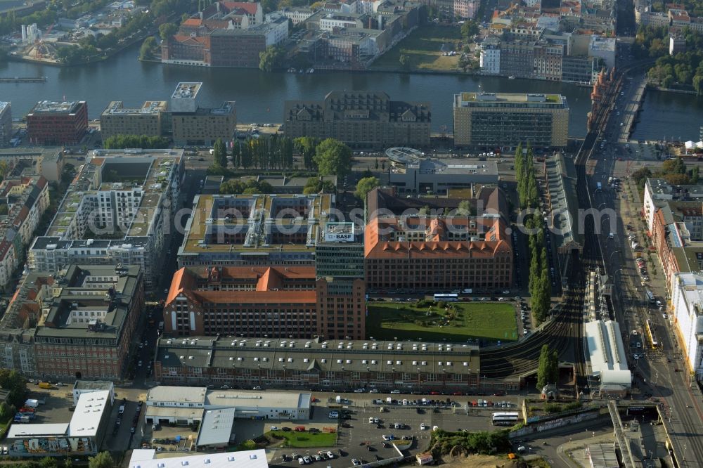 Aerial photograph Berlin - View at the restored building of the monument protected former Osram respectively Narva company premises Oberbaum City in the district Friedrichshain in Berlin. Here, among many other companies, BASF Services Europe, the German Post Customer Service Center GmbH and Heineken Germany GmbH are located. It is owned by HVB Immobilien AG, which is part of the UniCredit Group