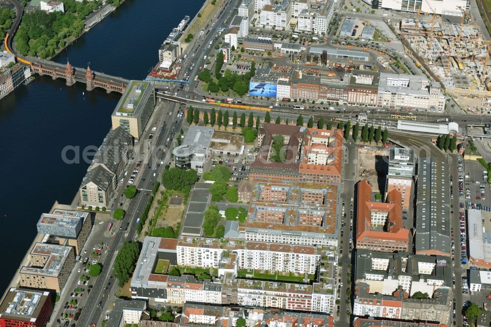 Aerial photograph Berlin - View at the restored building of the monument protected former Osram respectively Narva company premises Oberbaum City in the district Friedrichshain in Berlin. Here, among many other companies, BASF Services Europe, the German Post Customer Service Center GmbH and Heineken Germany GmbH are located. It is owned by HVB Immobilien AG, which is part of the UniCredit Group