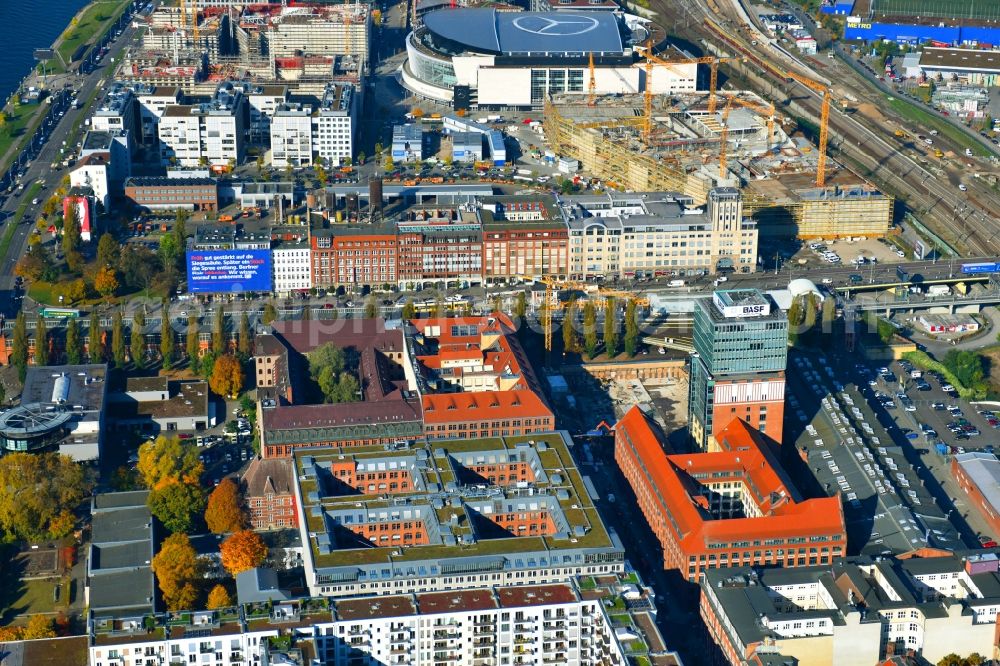 Aerial photograph Berlin - View at the restored building of the monument protected former Osram respectively Narva company premises Oberbaum City in the district Friedrichshain in Berlin. Here, among many other companies, BASF Services Europe, the German Post Customer Service Center GmbH and Heineken Germany GmbH are located. It is owned by HVB Immobilien AG, which is part of the UniCredit Group