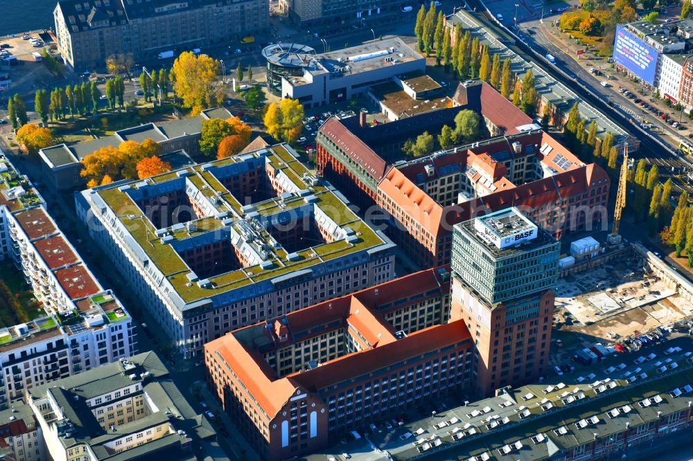 Aerial image Berlin - View at the restored building of the monument protected former Osram respectively Narva company premises Oberbaum City in the district Friedrichshain in Berlin. Here, among many other companies, BASF Services Europe, the German Post Customer Service Center GmbH and Heineken Germany GmbH are located. It is owned by HVB Immobilien AG, which is part of the UniCredit Group