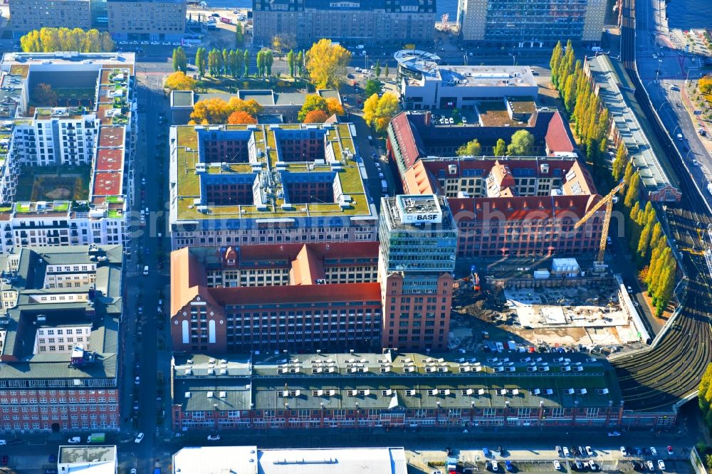 Aerial photograph Berlin - View at the restored building of the monument protected former Osram respectively Narva company premises Oberbaum City in the district Friedrichshain in Berlin. Here, among many other companies, BASF Services Europe, the German Post Customer Service Center GmbH and Heineken Germany GmbH are located. It is owned by HVB Immobilien AG, which is part of the UniCredit Group