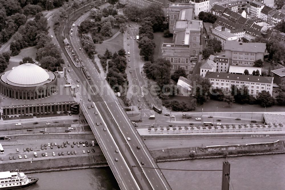 Düsseldorf from the bird's eye view: Oberkasseler bridge on the banks of the Rhine in Dusseldorf in North Rhine-Westphalia