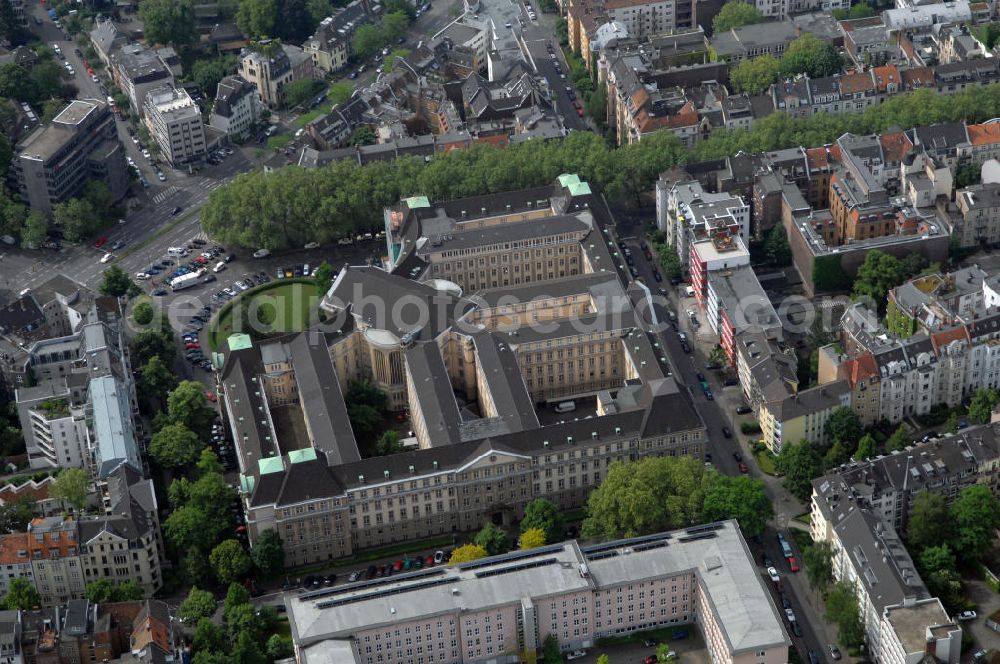 Köln from the bird's eye view: Blick auf das Oberlandesgericht von Köln. Das Oberlandesgericht Köln ist eines der drei Oberlandesgerichte des Bundeslandes Nordrhein-Westfalen. Hier arbeiten ca. 120 Richter und rund 250 weitere Justizbedienstete. Das Gebäude im Kölner Stadtteil Neustadt-Nord wurde 1907-1911 erbaut. Der Reichenspergerplatz, an dem das Gebäude steht, wurde nach Appellationsgerichtsrat August Reichensperger benannt. Die Fassade wird zur Zeit von der Schorn GmbH & Co. KG saniert. Kontakt Schorn GmbH & Co. KG: +49(0)221 251521