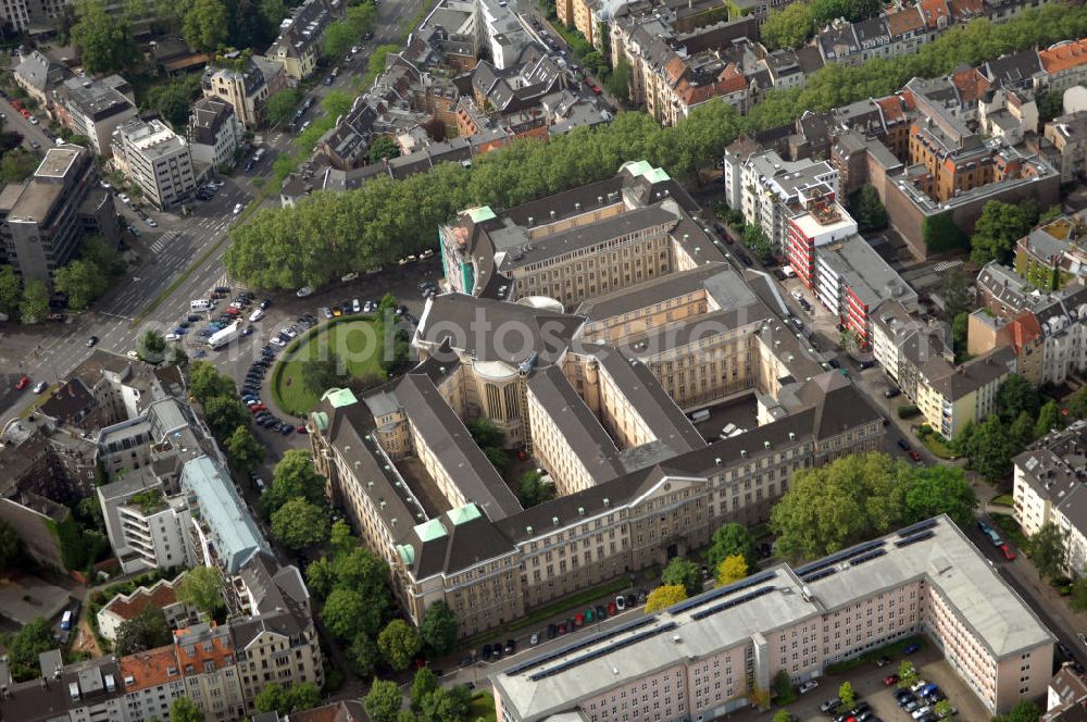 Aerial image Köln - Blick auf das Oberlandesgericht von Köln. Das Oberlandesgericht Köln ist eines der drei Oberlandesgerichte des Bundeslandes Nordrhein-Westfalen. Hier arbeiten ca. 120 Richter und rund 250 weitere Justizbedienstete. Das Gebäude im Kölner Stadtteil Neustadt-Nord wurde 1907-1911 erbaut. Der Reichenspergerplatz, an dem das Gebäude steht, wurde nach Appellationsgerichtsrat August Reichensperger benannt. Die Fassade wird zur Zeit von der Schorn GmbH & Co. KG saniert. Kontakt Schorn GmbH & Co. KG: +49(0)221 251521