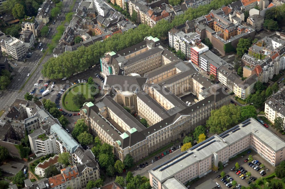 Köln from above - Blick auf das Oberlandesgericht von Köln. Das Oberlandesgericht Köln ist eines der drei Oberlandesgerichte des Bundeslandes Nordrhein-Westfalen. Hier arbeiten ca. 120 Richter und rund 250 weitere Justizbedienstete. Das Gebäude im Kölner Stadtteil Neustadt-Nord wurde 1907-1911 erbaut. Der Reichenspergerplatz, an dem das Gebäude steht, wurde nach Appellationsgerichtsrat August Reichensperger benannt. Die Fassade wird zur Zeit von der Schorn GmbH & Co. KG saniert. Kontakt Schorn GmbH & Co. KG: +49(0)221 251521