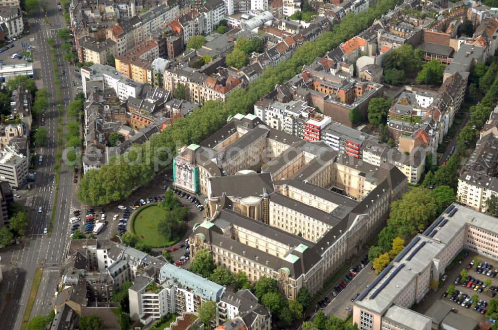 Aerial photograph Köln - Blick auf das Oberlandesgericht von Köln. Das Oberlandesgericht Köln ist eines der drei Oberlandesgerichte des Bundeslandes Nordrhein-Westfalen. Hier arbeiten ca. 120 Richter und rund 250 weitere Justizbedienstete. Das Gebäude im Kölner Stadtteil Neustadt-Nord wurde 1907-1911 erbaut. Der Reichenspergerplatz, an dem das Gebäude steht, wurde nach Appellationsgerichtsrat August Reichensperger benannt. Die Fassade wird zur Zeit von der Schorn GmbH & Co. KG saniert. Kontakt Schorn GmbH & Co. KG: +49(0)221 251521