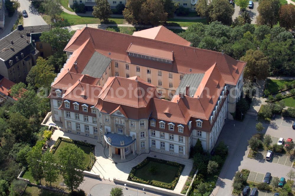 Aerial image Naumburg (Saale) - Das Oberlandesgericht Naumburg ist das einzige Oberlandesgericht des Bundeslandes Sachsen-Anhalt. Unter Leitung des Stadtbaumeisters Friedrich Hoßfeld wurde von 1914 bis 1917 das imposante neobarocke Gebäude als repräsentativer Gerichtsbau errichtet. Anschrift: Domplatz 10, 06618 Naumburg