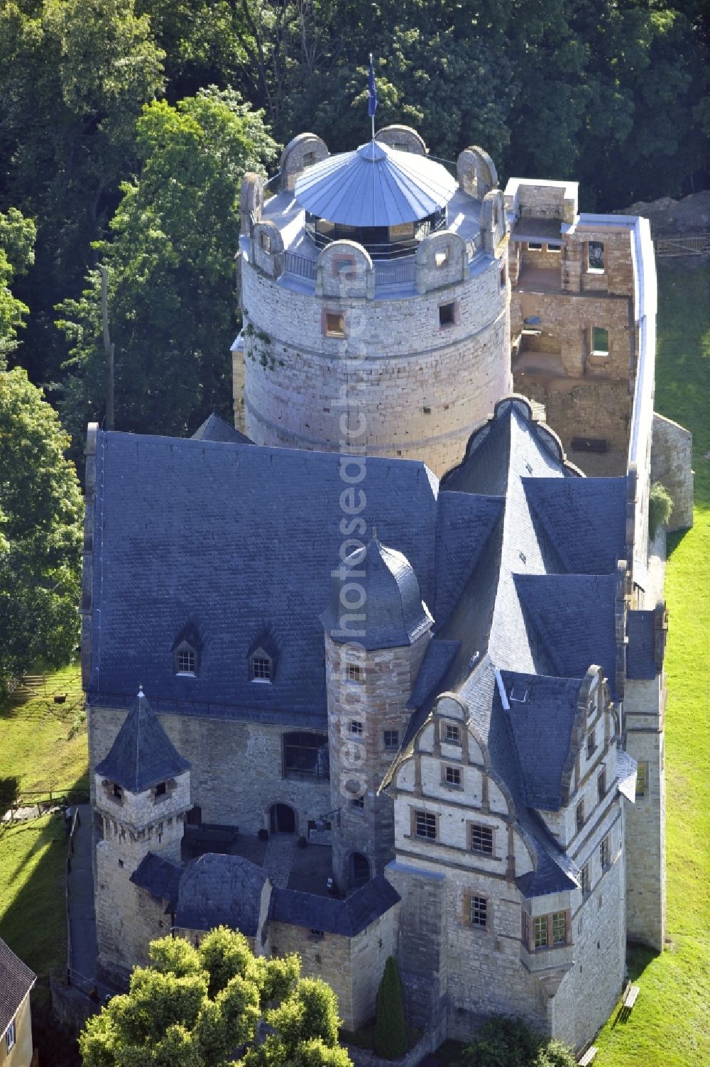 Aerial photograph Kranichfeld - 7/23/2012 KRANICHFELD KRANICHFELD View of the Upper Castle Kranichfeld in the state of Thuringia. The upper castle is an early-Renaissance of 1530 with older predecessors in the 12th Century