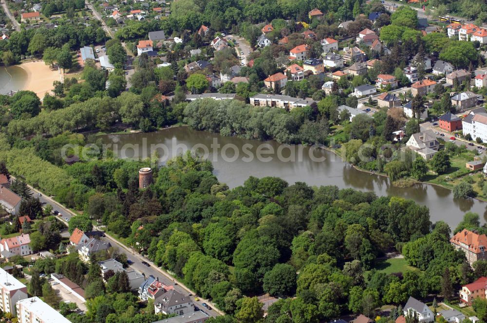 Aerial image Berlin - Blick auf den Obersee im Stadtteil Alt-Hohenschönhausen.