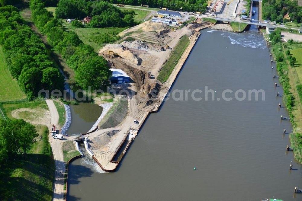 Elbe-Parey from the bird's eye view: Zerben headwater weir and the bridge at the sluice along the Elbe-Havel-Canel in the state Saxony-Anhalt