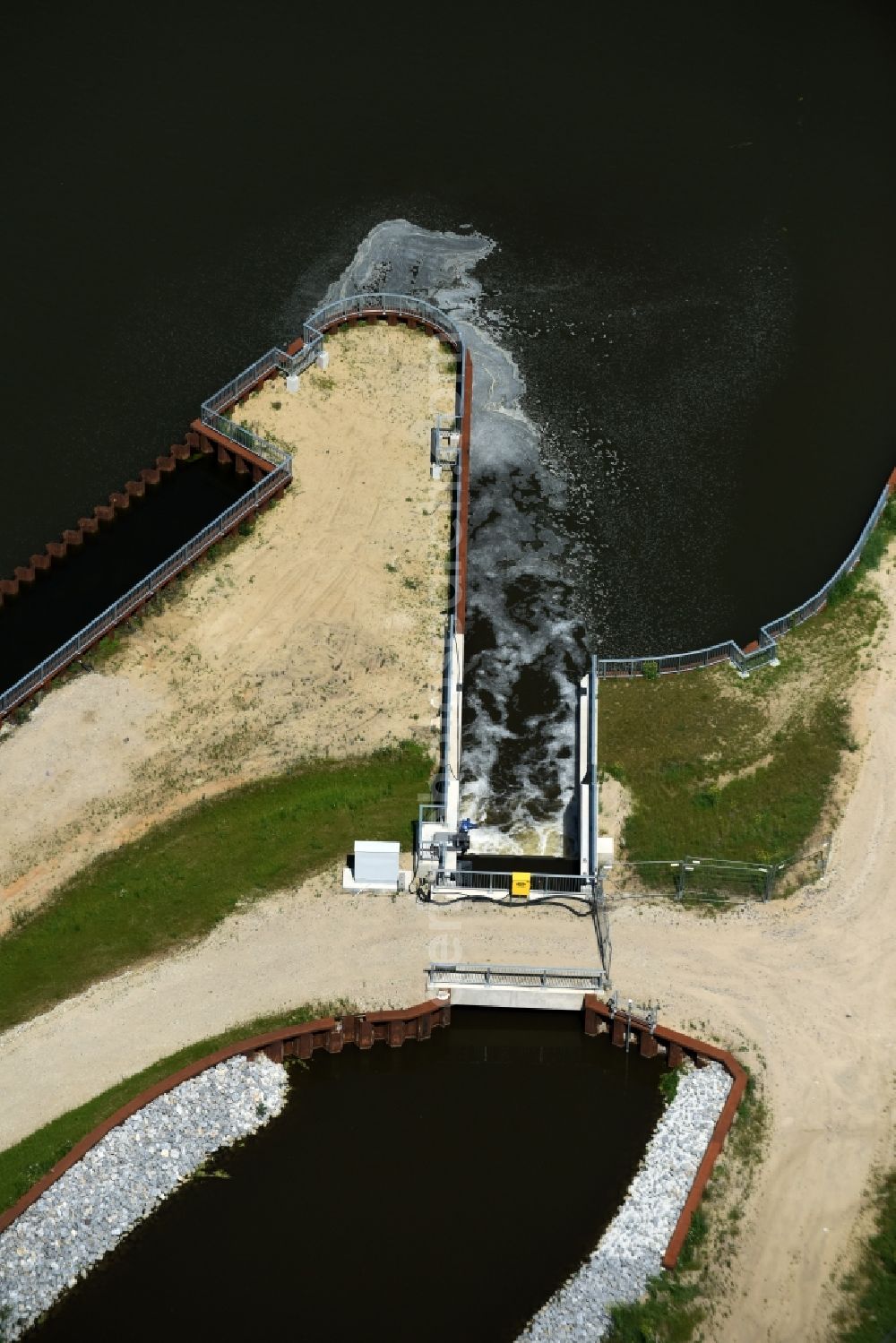 Aerial photograph Elbe-Parey - Headwater weir Zerben at the Elbe-Havel-Canel in the state Saxony-Anhalt