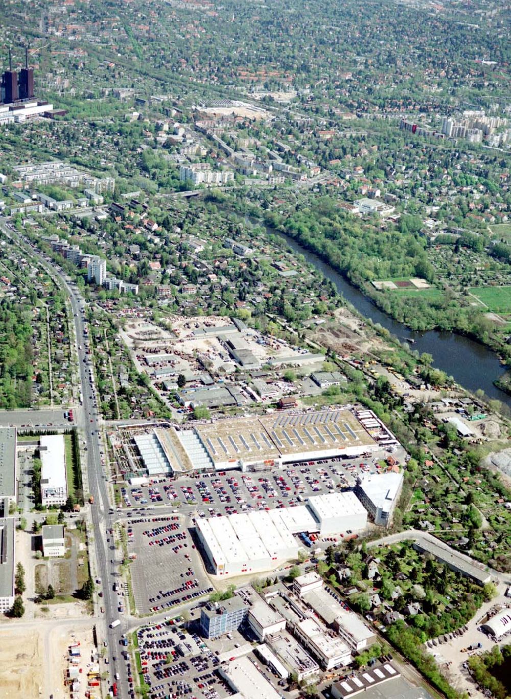 Berlin - Lichterfelde from the bird's eye view: OBI - Baumarkt im Industriegebiet an der Goerzallee in Berlin - Lichterfelde.