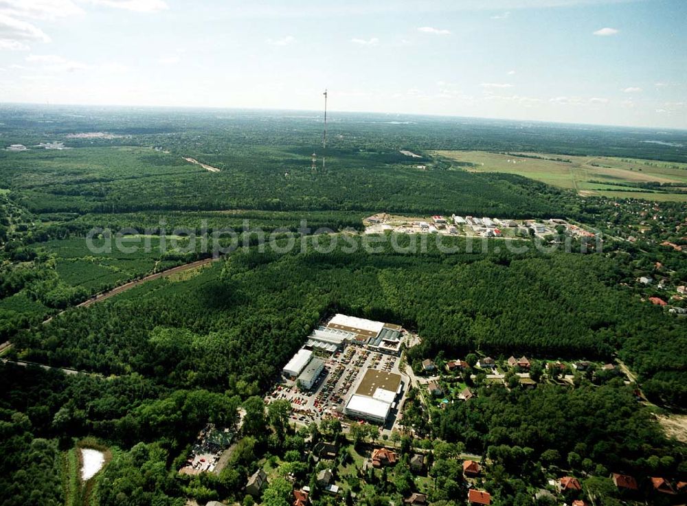 Hohen - Neuendorf / BRB from the bird's eye view: OBI - Baumarkt an der Schönfließer Straße 25i in 16540 Hohen Neuendorf / BRB.