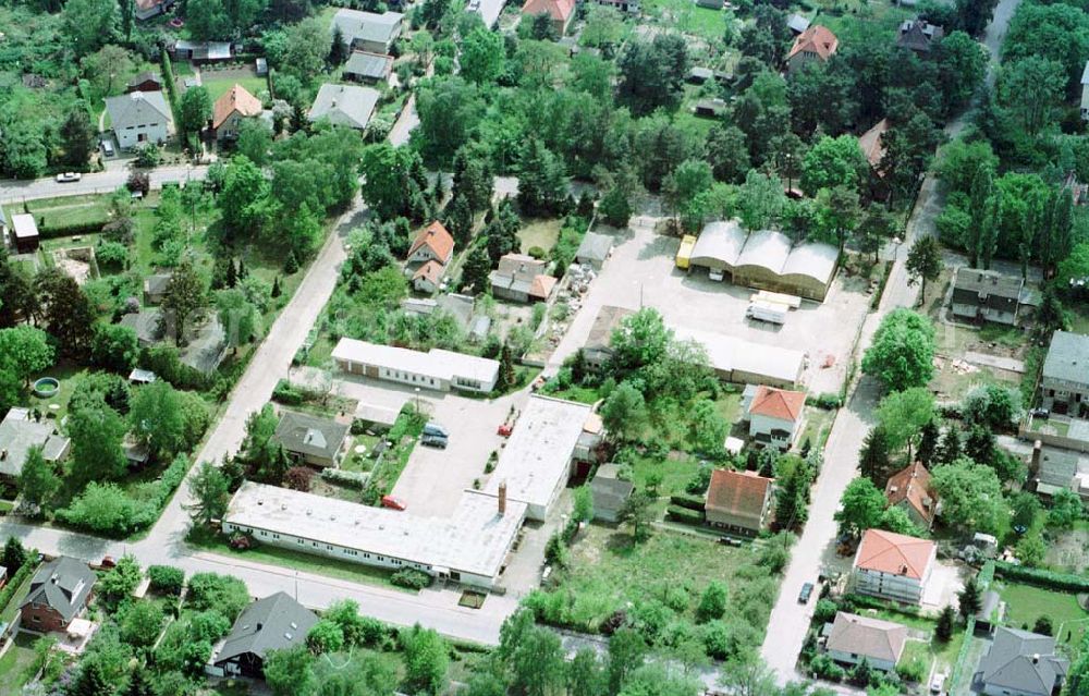 Klein-Machnow / Brandenburg from the bird's eye view: Objekt der Unternehmensgruppe GROß & PARTNER Auf der Breite in Klein-Machnow.