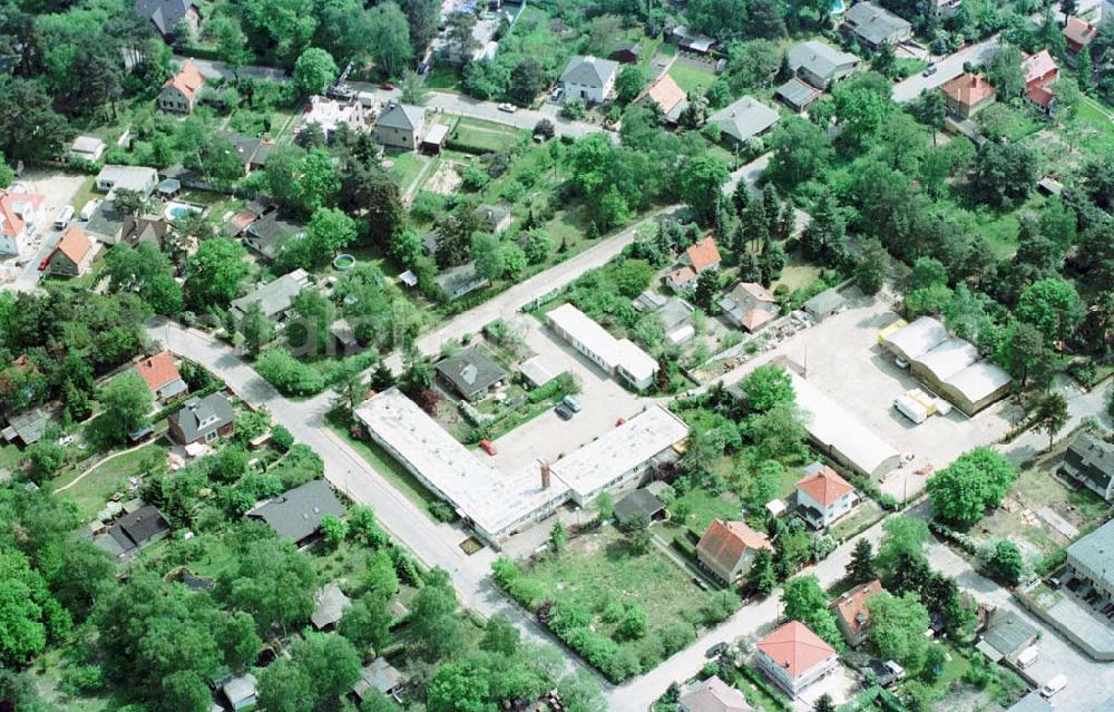 Aerial photograph Klein-Machnow / Brandenburg - Objekt der Unternehmensgruppe GROß & PARTNER Auf der Breite in Klein-Machnow.