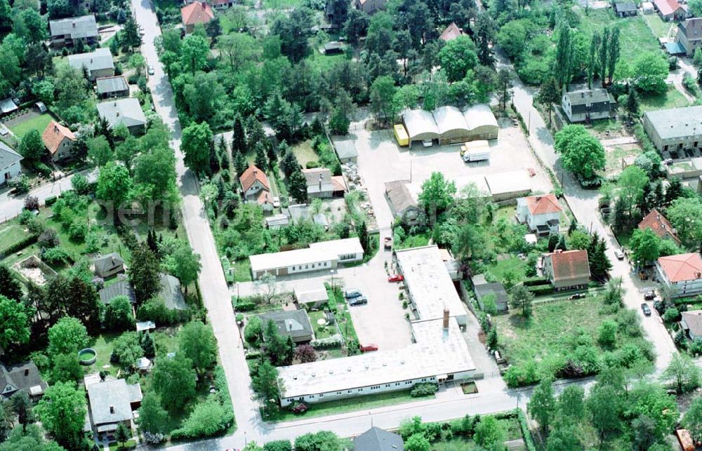 Klein-Machnow / Brandenburg from the bird's eye view: Objekt der Unternehmensgruppe GROß & PARTNER Auf der Breite in Klein-Machnow.