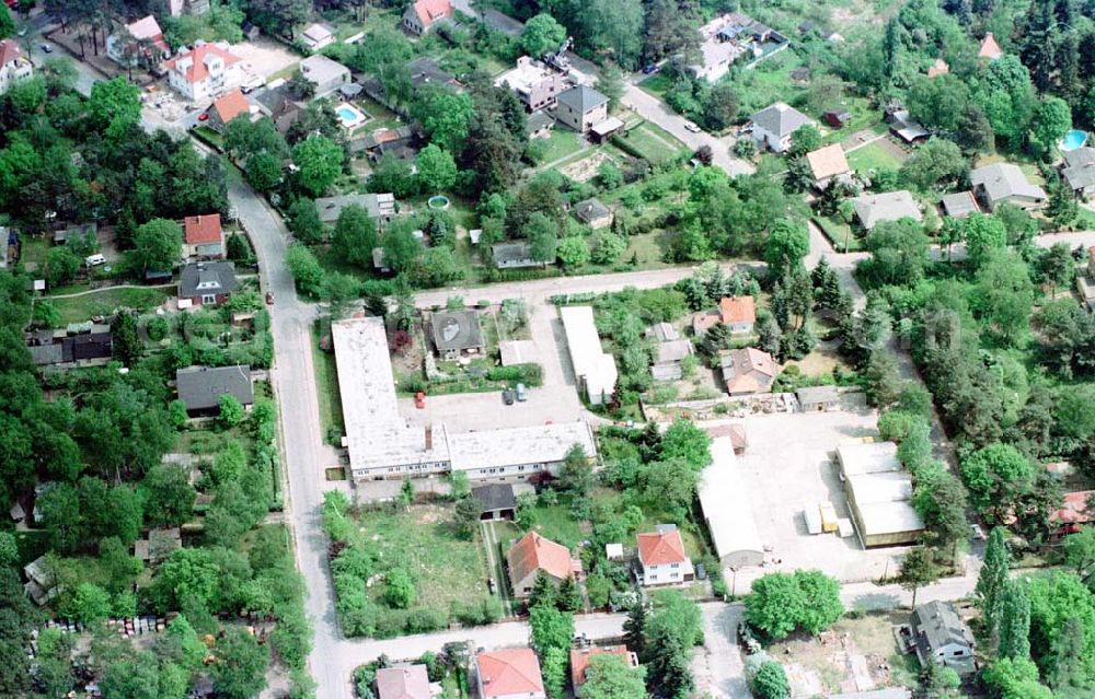 Klein-Machnow / Brandenburg from the bird's eye view: Objekt der Unternehmensgruppe GROß & PARTNER Auf der Breite in Klein-Machnow.